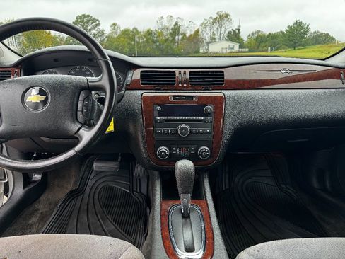 Used 2011 Chevrolet Impala LT image 17