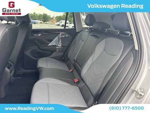 New 2025 Volkswagen Tiguan SE image 10
