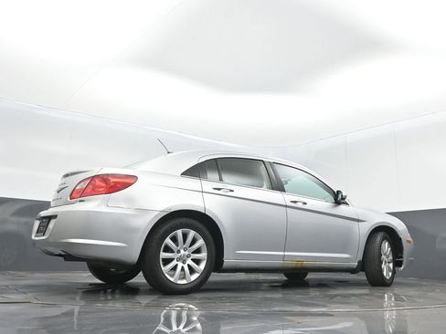 Used 2010 Chrysler Sebring Limited FWD image 31