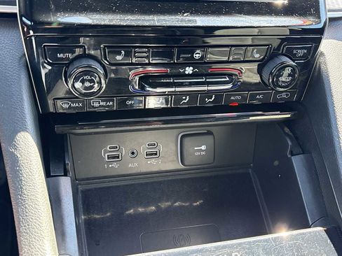 Used 2025 Jeep Grand Cherokee Altitude AWD/4WD image 17