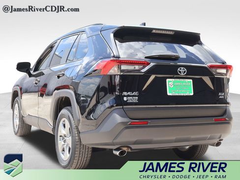 Used 2025 Toyota RAV4 XLE AWD/4WD image 3