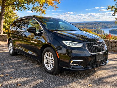 Used 2024 Chrysler Pacifica Touring-L