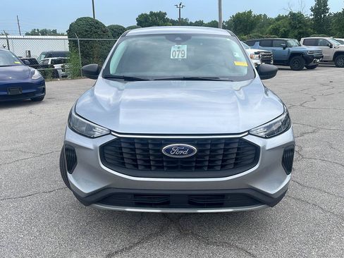 Used 2023 Ford Escape Active w/ Cold Weather Package FWD image 2