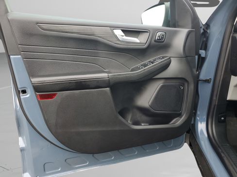 Certified 2025 Ford Escape Platinum w/ Premium Technology Package AWD/4WD image 19
