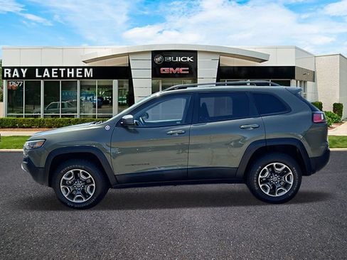 Used 2019 Jeep Cherokee Trailhawk w/ Cold Weather Group AWD/4WD image 2