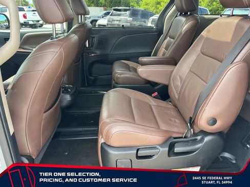 Used 2018 Toyota Sienna Limited Premium FWD image 11