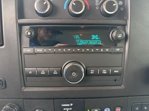 Used 2024 Chevrolet Express 3500 w/ Power Convenience Package RWD image 14