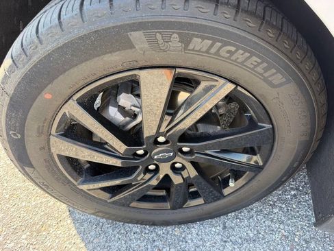 Used 2023 Chevrolet Equinox LS w/ Midnight Edition FWD image 27