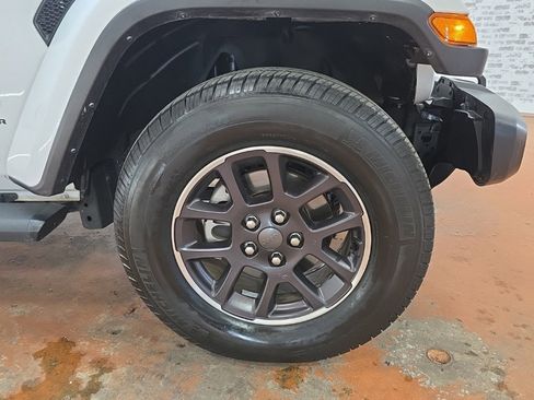 Used 2023 Jeep Gladiator Overland image 11