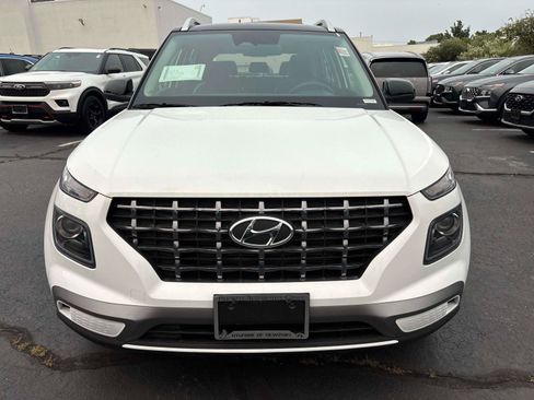 Used 2026 Hyundai Venue SEL FWD image 7