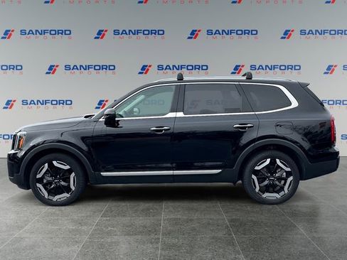 Used 2023 Kia Telluride S image 2