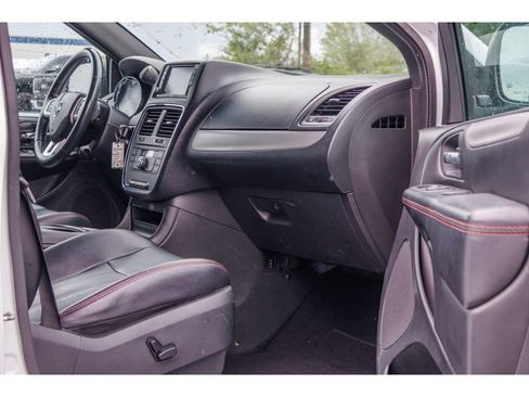 Used 2017 Dodge Grand Caravan GT FWD image 10