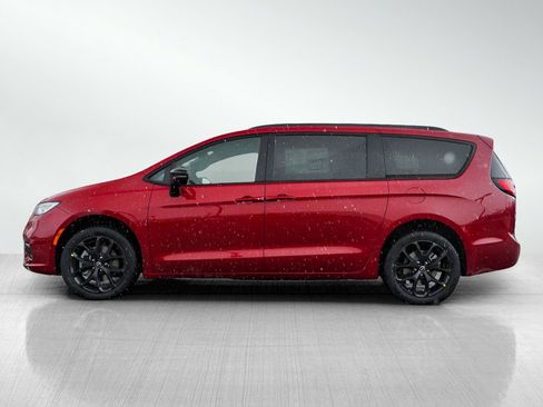 New 2026 Chrysler Pacifica Limited AWD/4WD image 4
