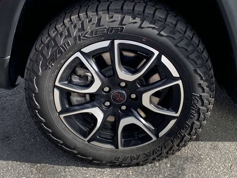 Used 2025 Jeep Compass Trailhawk AWD/4WD image 29