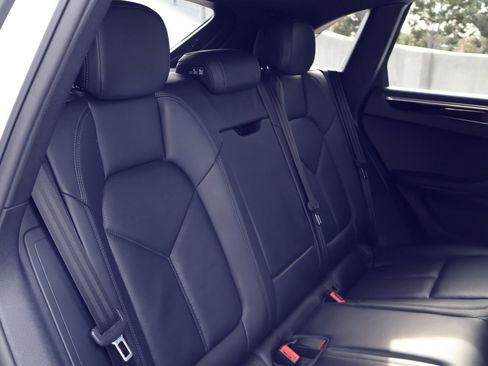 Certified 2023 Porsche Macan image 24