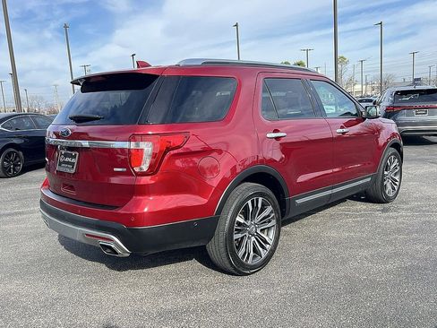 Used 2017 Ford Explorer Platinum image 3