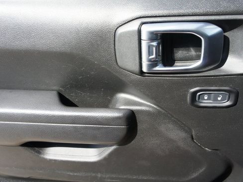 Used 2023 Jeep Wrangler Unlimited image 32