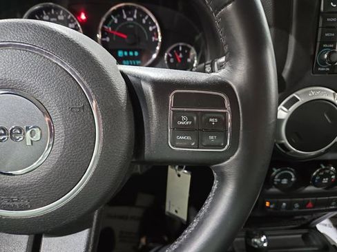 Used 2015 Jeep Wrangler Unlimited Sahara w/ Connectivity Group image 17