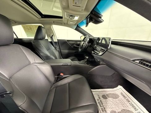 Used 2022 Lexus ES 300h w/ Premium Package image 35