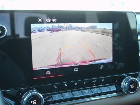 Used 2024 GMC Canyon AT4 w/ Canyon Safety Plus Package image 14