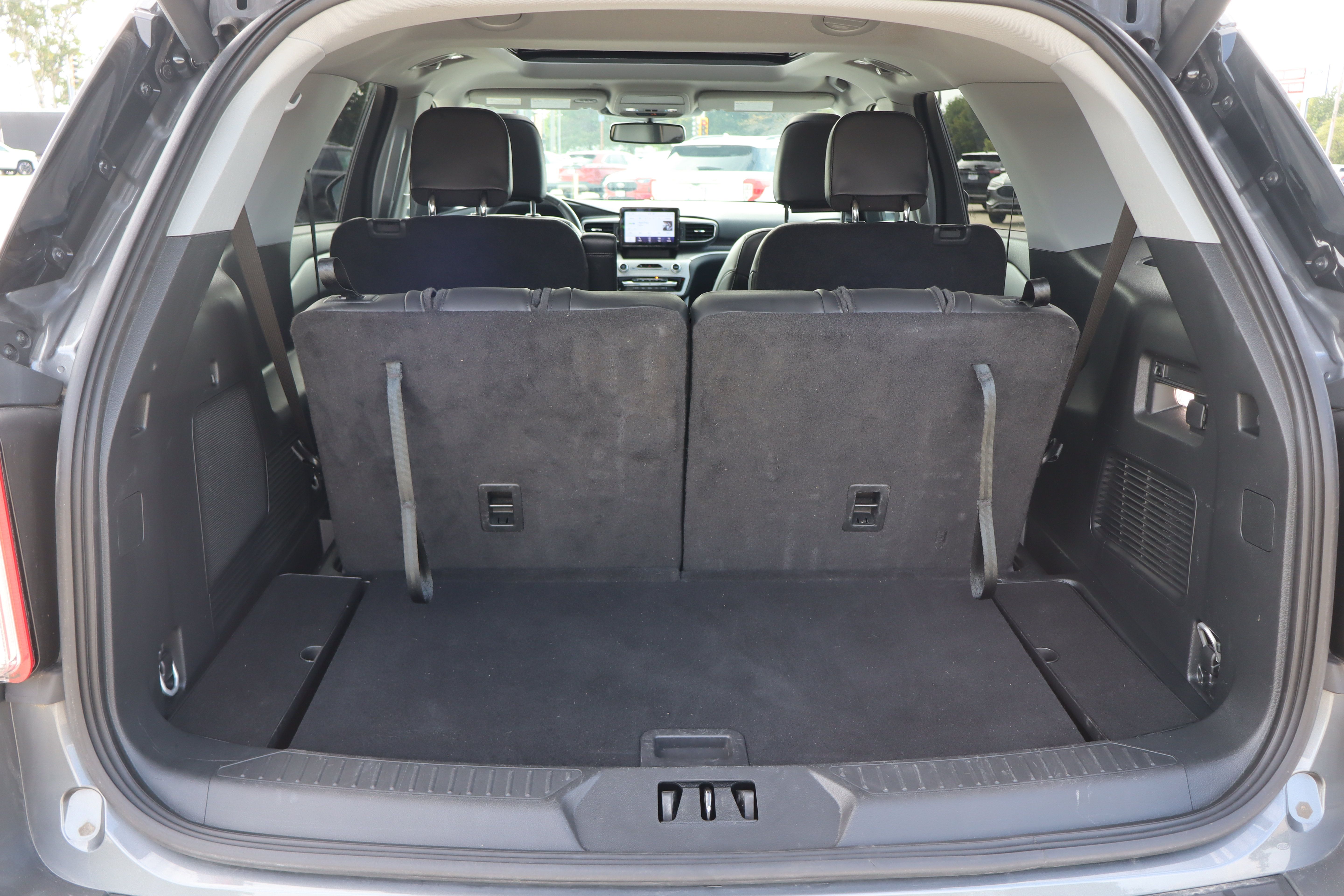Used 2024 Ford Explorer XLT w/ Equipment Group 202A AWD/4WD image 33