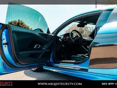 Used 2017 Audi R8 V10 w/ Carbon Exterior Package image 20