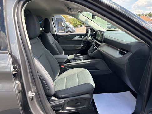 Used 2025 Ford Explorer Active AWD/4WD image 39