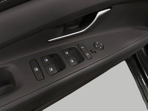 Certified 2025 Hyundai Elantra SEL image 33