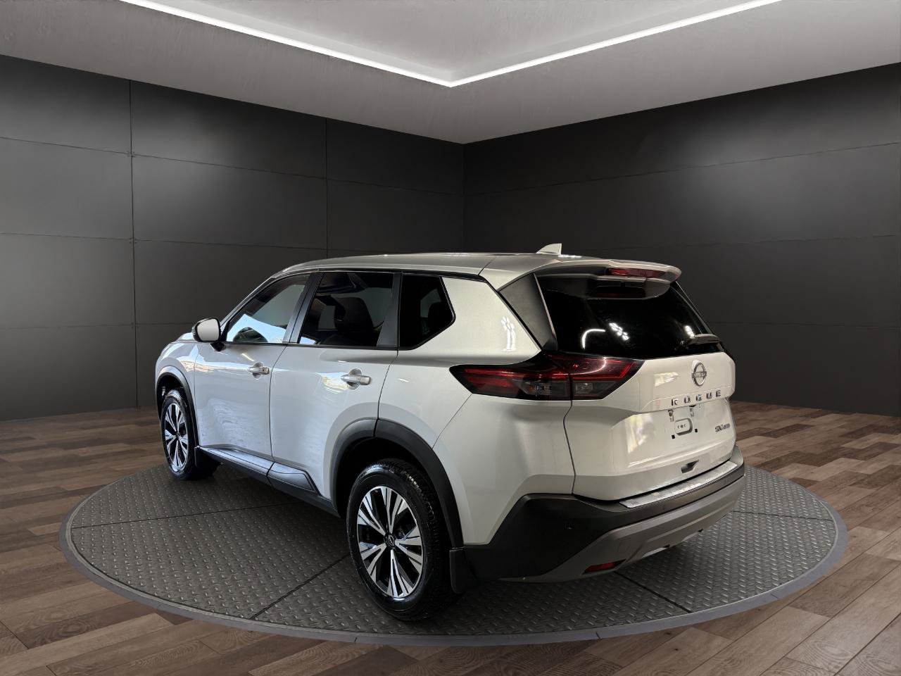 Used 2022 Nissan Rogue SV AWD/4WD image 6