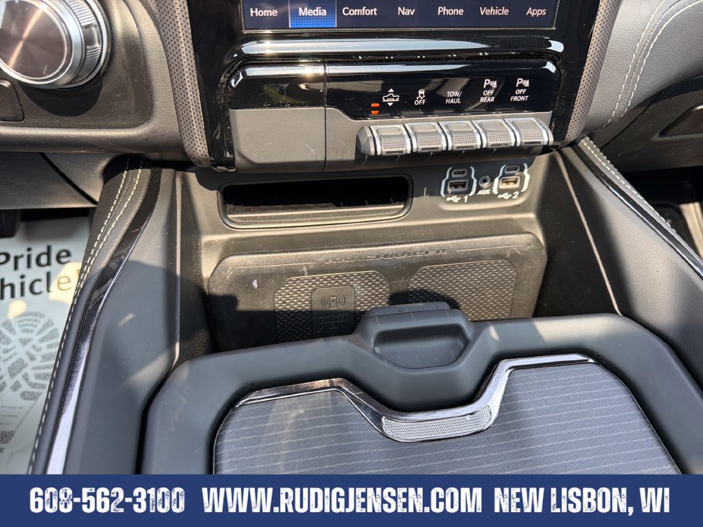 Used 2022 RAM 1500 Limited w/ Body Color Bumper Group AWD/4WD image 17