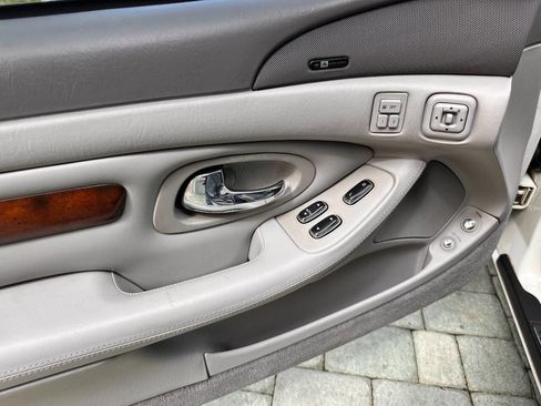 Used 1998 Lincoln Mark VIII RWD image 56