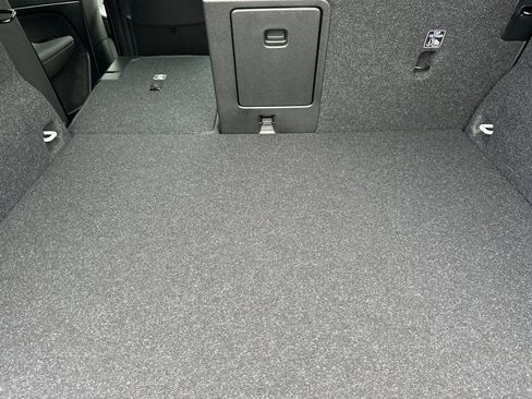 New 2026 Volvo XC40 B4 Core w/ Climate Package image 17