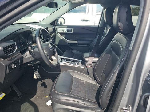 Used 2024 Ford Explorer Limited AWD/4WD image 3