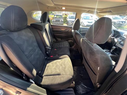 Used 2015 Nissan Rogue SV w/ SV Moonroof Package image 11