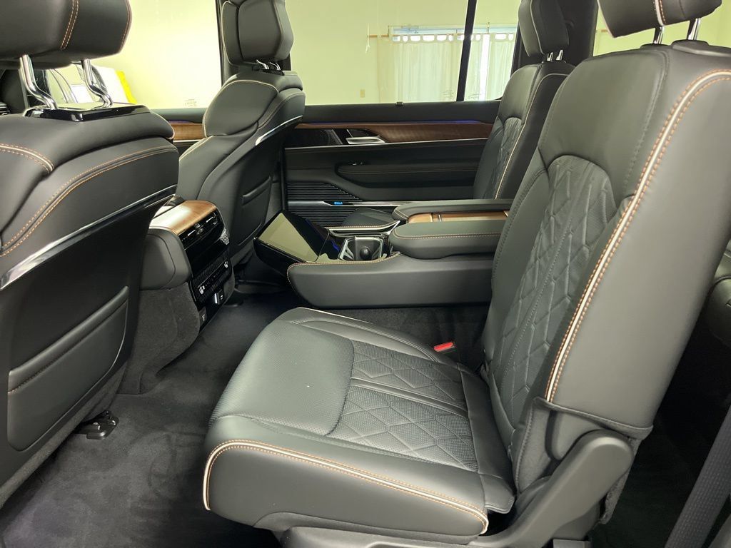 New 2024 Jeep Grand Wagoneer L Series III AWD/4WD image 13