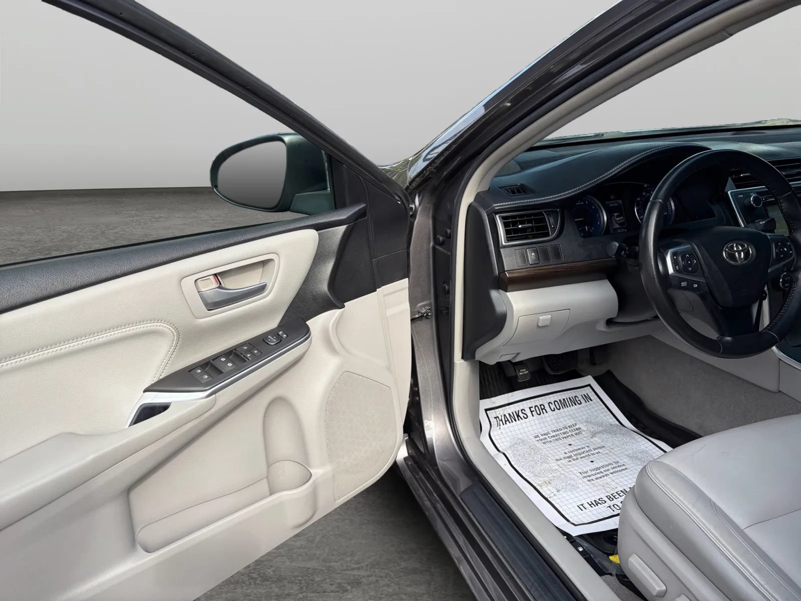 Used 2016 Toyota Camry XLE w/ Convenience Package FWD image 11