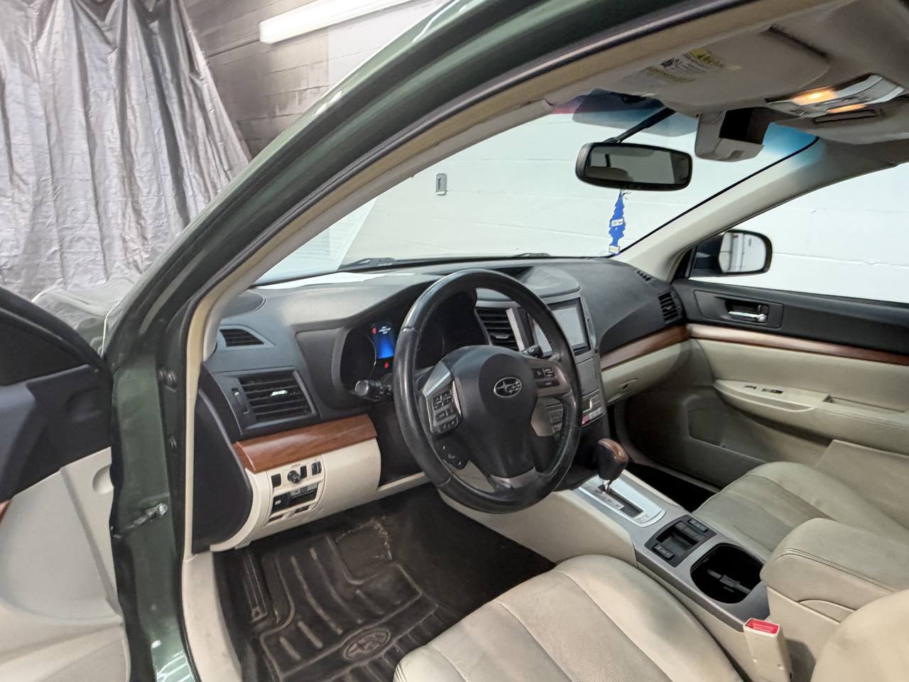 Used 2013 Subaru Outback 2.5i Limited w/ Moonroof Pkg AWD/4WD image 16