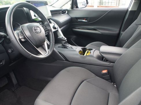 Used 2023 Toyota Venza LE AWD/4WD image 12