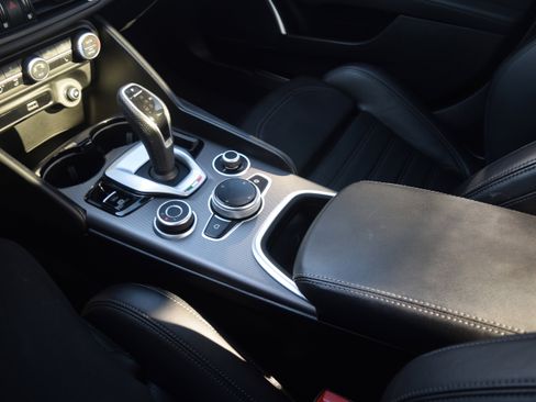 Used 2022 Alfa Romeo Giulia Veloce image 12