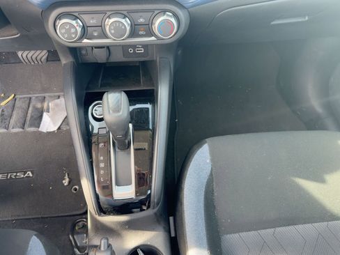 Used 2025 Nissan Versa SV image 9