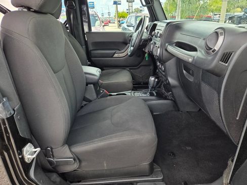 Used 2017 Jeep Wrangler Sport w/ Connectivity Group AWD/4WD image 15