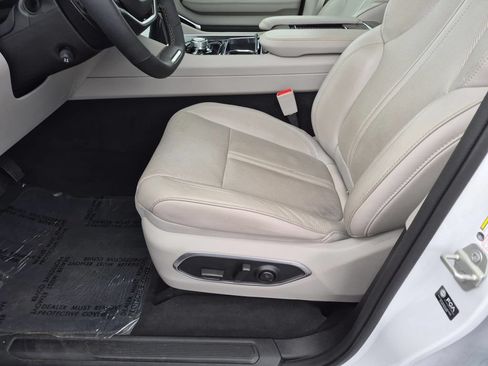 Certified 2024 Jeep Wagoneer 4WD w/ Premium Group I image 13