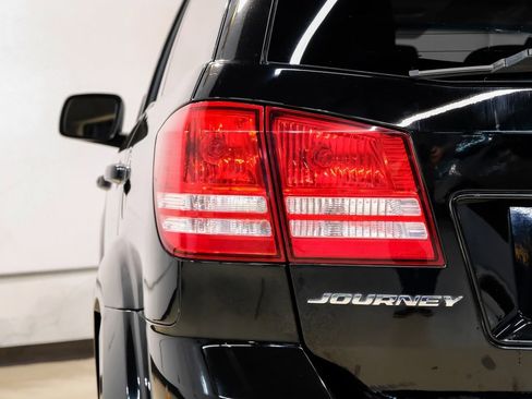 Used 2017 Dodge Journey SE image 45