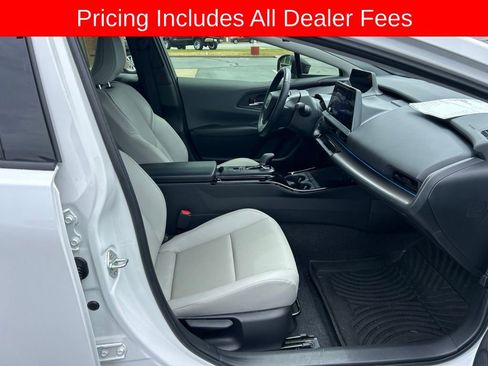 Used 2024 Toyota Prius XLE FWD image 18