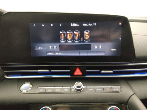 Used 2022 Hyundai Elantra Limited w/ Preferred Accessory Package FWD image 25