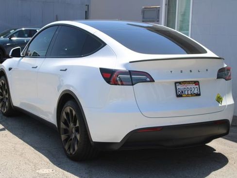 Used 2021 Tesla Model Y Long Range AWD/4WD image 3