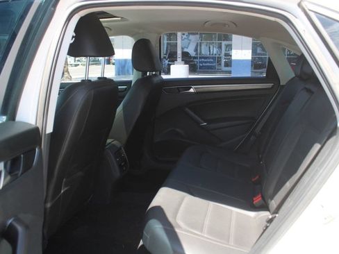 Used 2018 Volkswagen Passat 2.0T SE FWD image 14