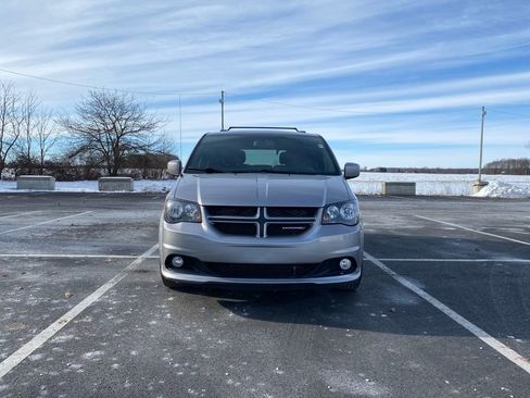 Used 2017 Dodge Grand Caravan GT image 2