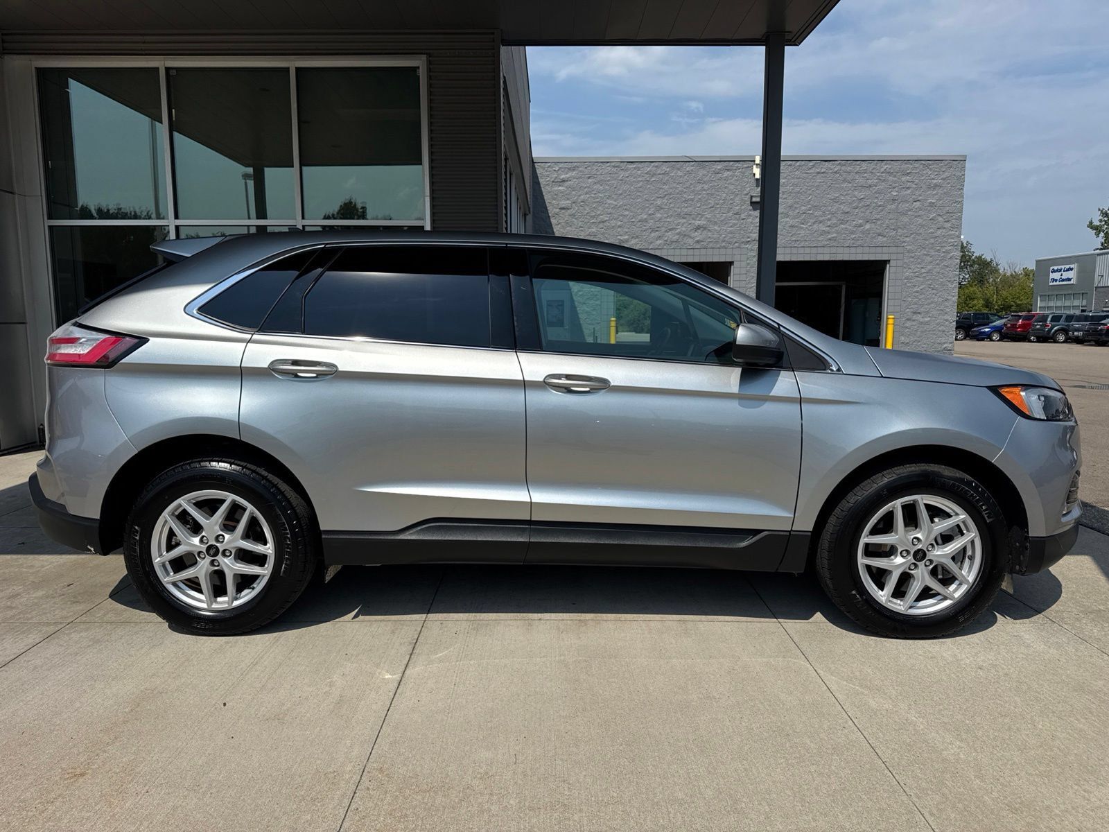 Certified 2024 Ford Edge SEL w/ Convenience Package AWD/4WD image 9