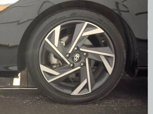 Used 2025 Hyundai Elantra SEL FWD image 7